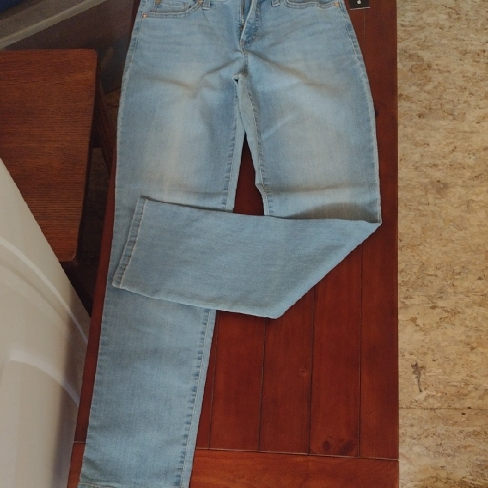 New Bandolino Women's 4 Reg Mandie Jeans Light Wash NWT